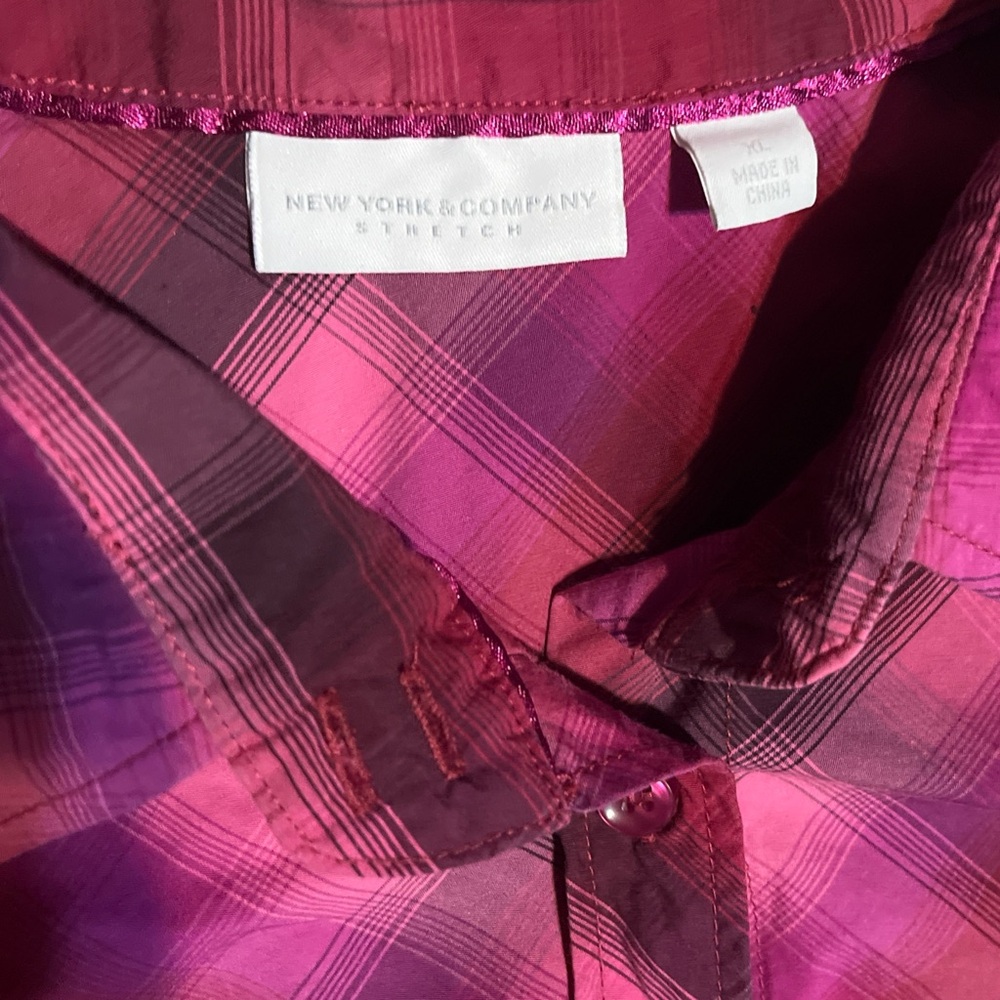 Hot pink button down 🩷 - Picture 4 of 5